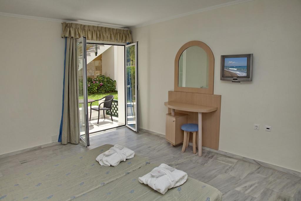 Jo An Beach Hotel Аделианос Кампос Экстерьер фото